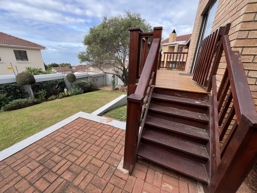 4 Bedroom Property for Sale in Wavecrest Eastern Cape